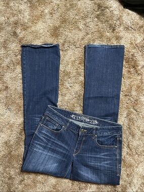 Express Dark Wash Low Rise Bootcut Jean Size 2 Regular